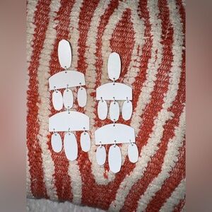 Kendra Scott matte white Emmet Statement Earrings 🤍